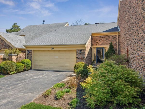 39 The Court of Cobblestone Court , Northbrook, IL 60062