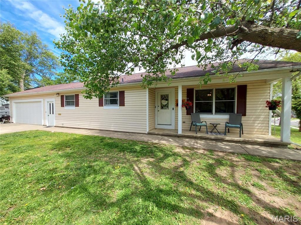 520 S Fifth Street, Greenville, IL 62246 Main Photo