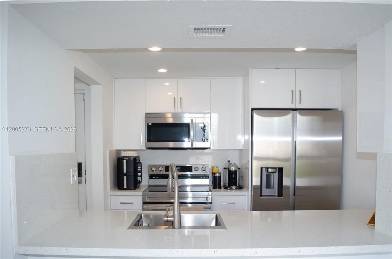 6995 NW 186th St, Unit E509, Hialeah, FL 33015 Photo