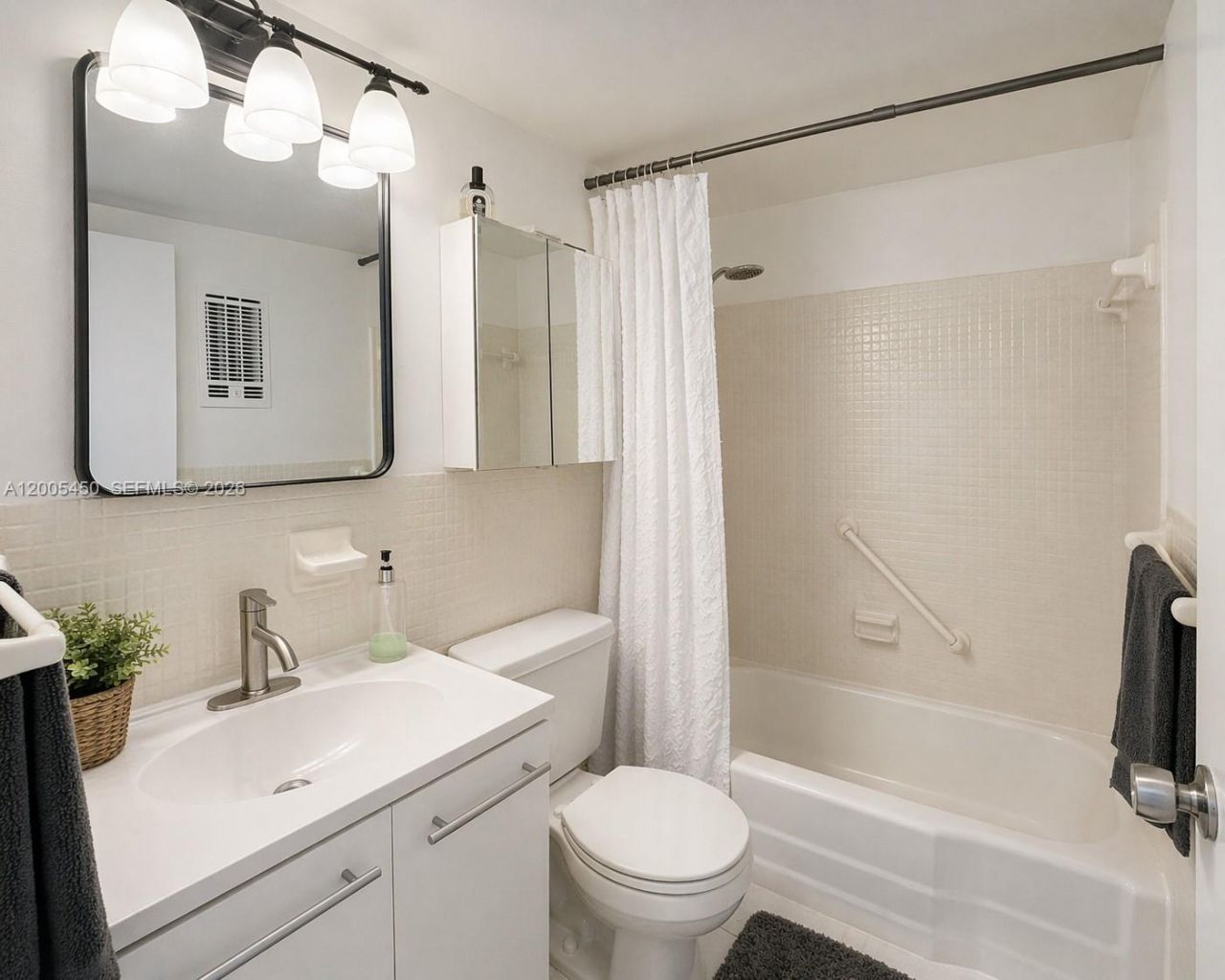1936 S Ocean Dr , Unit 4D, Hallandale Beach, FL 33009 Photo