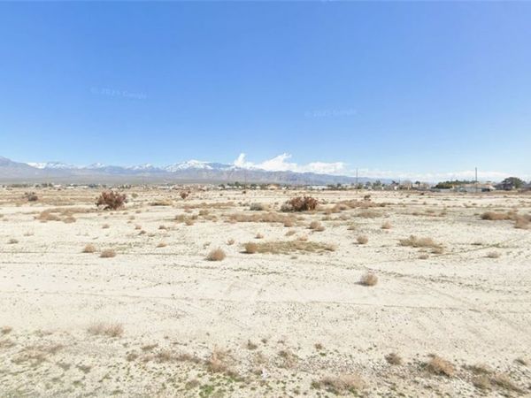 1201 Yosemite Avenue , Pahrump, NV 89048