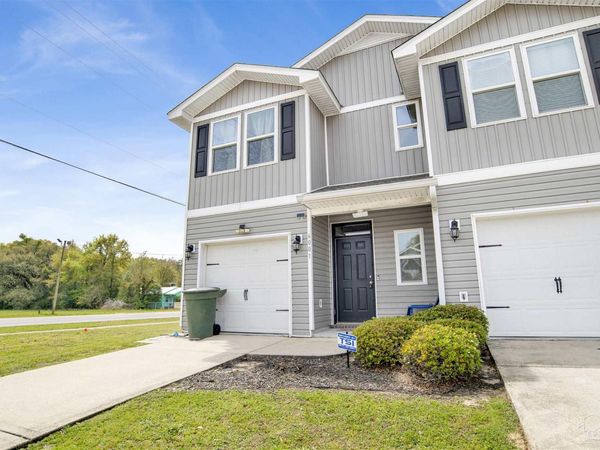 6001 Royal Port Ct, Pensacola, FL 32526