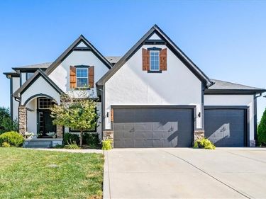 12611 S Laci Circle, Lake Lotawana, MO 64086