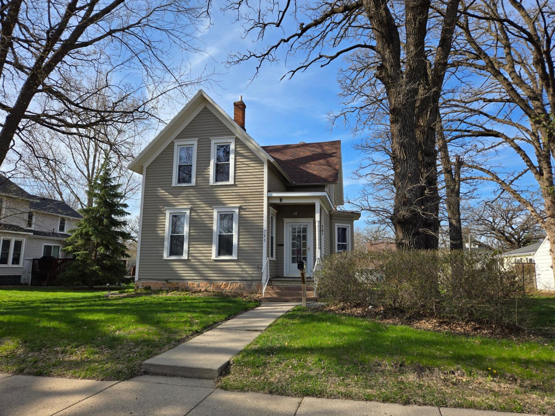 711 3rd Avenue Se, Waseca, MN 56093 Main Photo