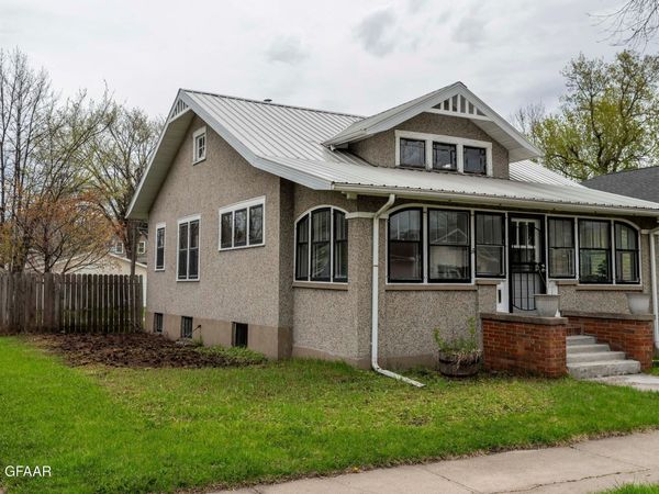 701 COTTONWOOD Street, Grand Forks, ND 58201