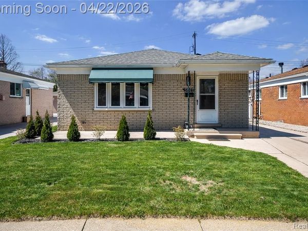 5845 Centralia Street , Dearborn Heights, MI 48127
