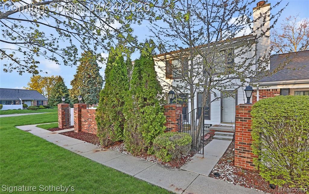 38730 Golfview Drive E, Clinton Township, MI 48038 Main Photo