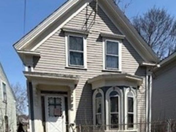 118 Bartlett Street, Lowell, MA 01852