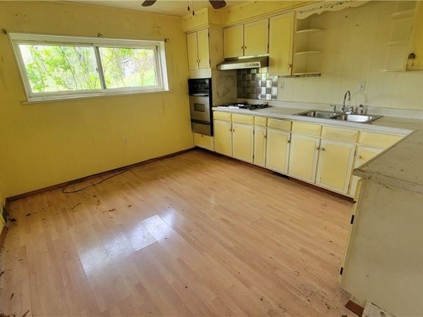 123 Sims Ln, Charleroi, PA 15022