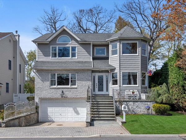 2137 3rd Avenue, Merrick, NY 11566