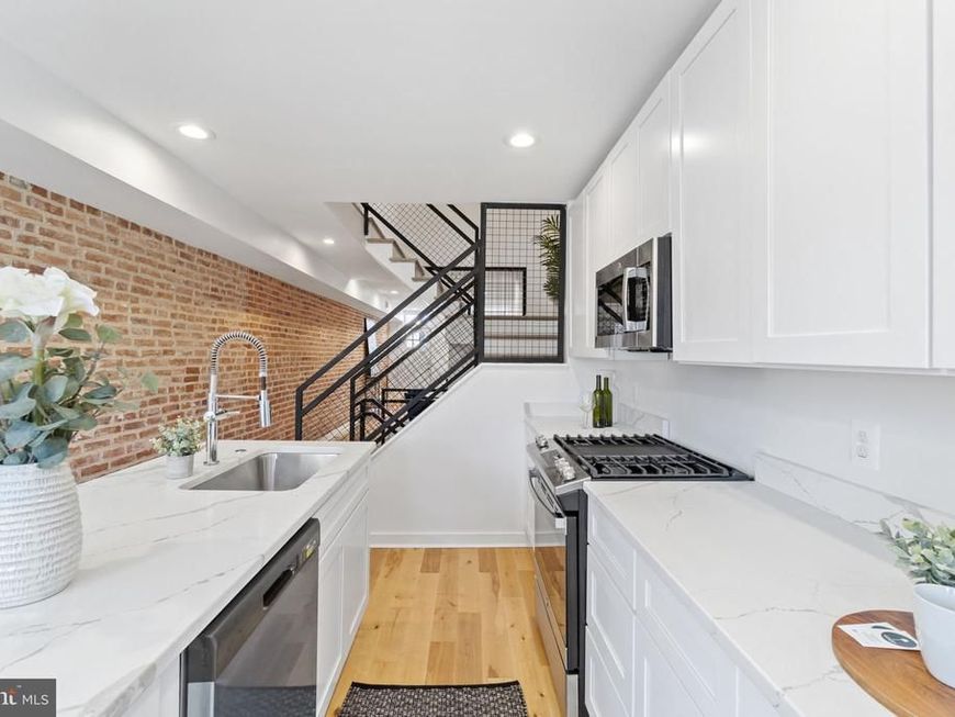 1825 S Hanover Street, Baltimore, MD 21230 Main Photo