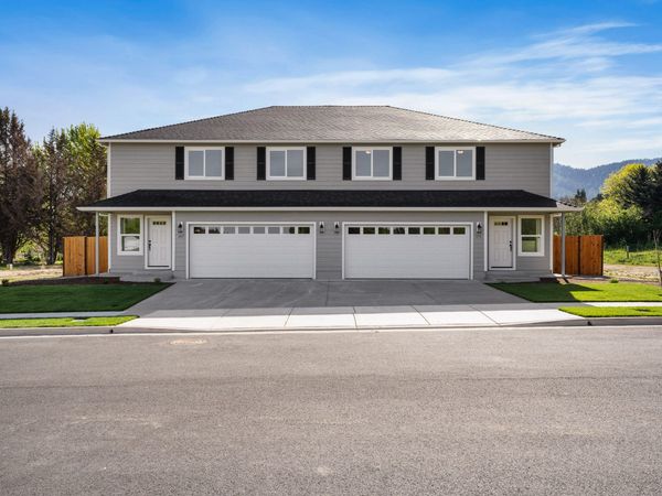 167 SE Champagne Court, Grants Pass, OR 97527