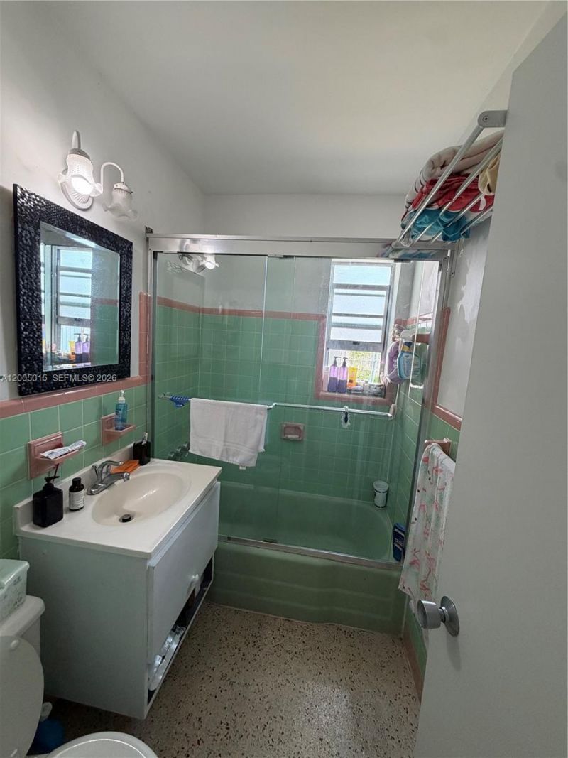 3361 SW 28th St , Miami, FL 33133 Photo