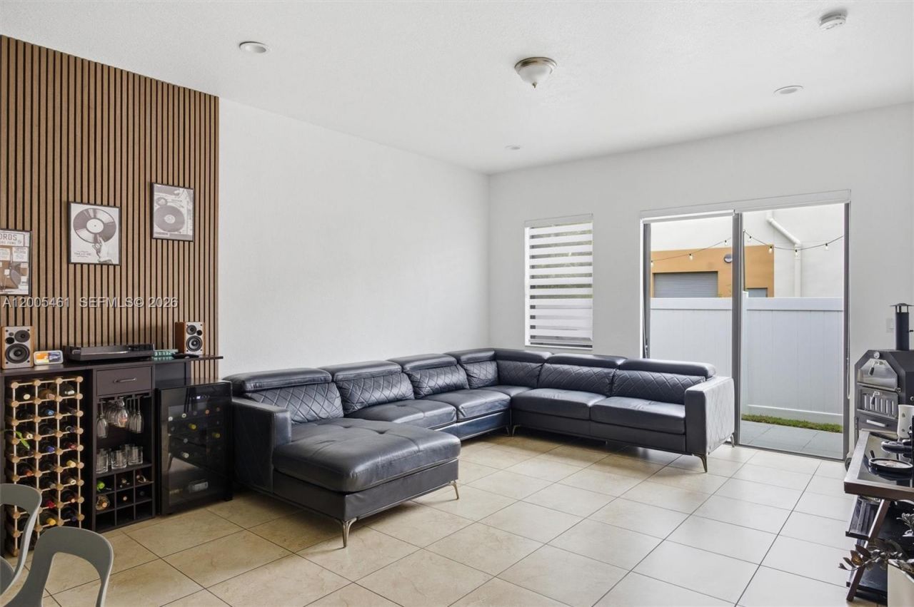 3518 W 86th Ter, Hialeah, FL 33018 Photo