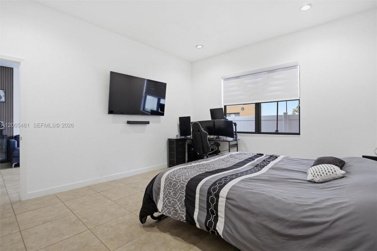 3518 W 86th Ter, Hialeah, FL 33018 Photo