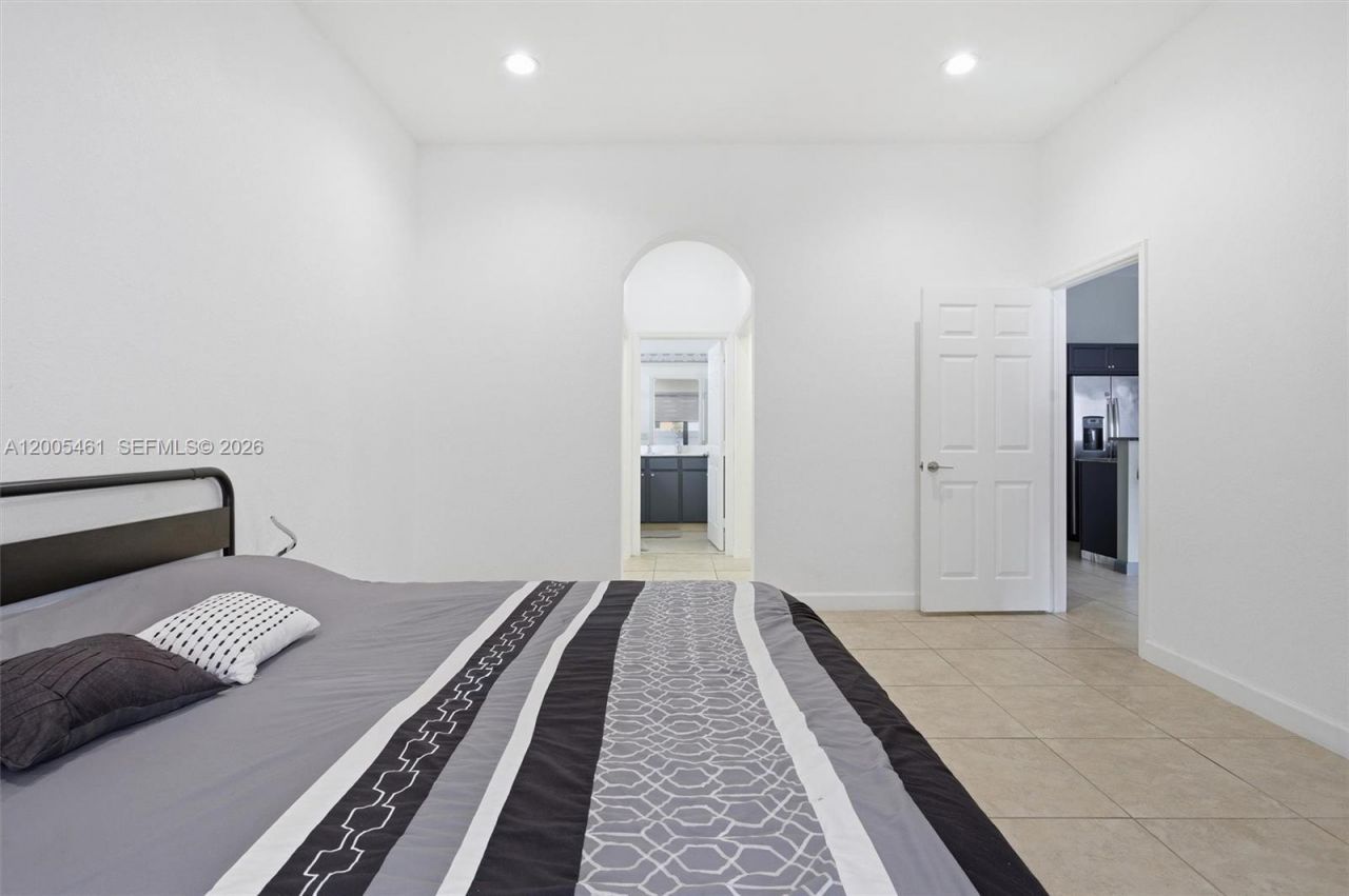 3518 W 86th Ter, Hialeah, FL 33018 Photo