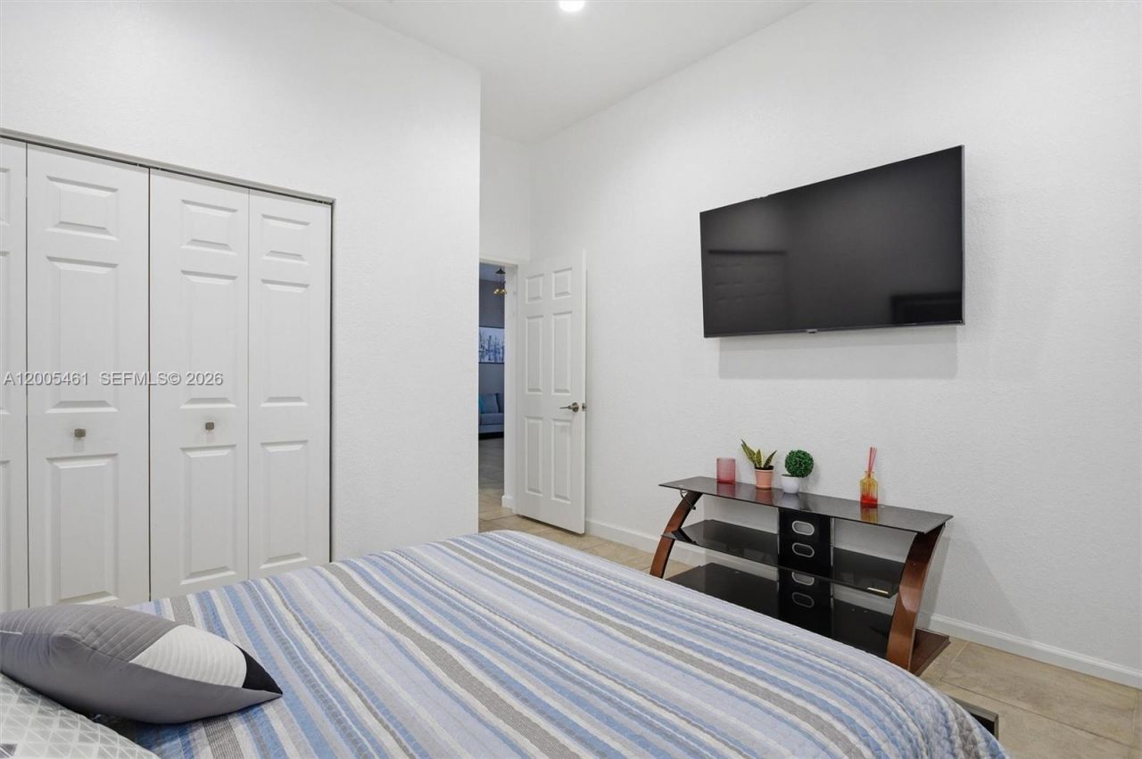 3518 W 86th Ter, Hialeah, FL 33018 Photo