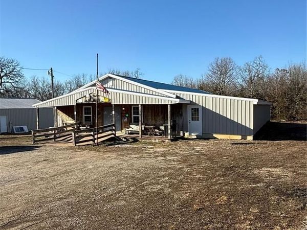 12037 Highway 32 , Roby, MO 65557