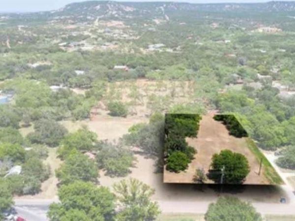 109 East Street , Buffalo Gap, TX 79563