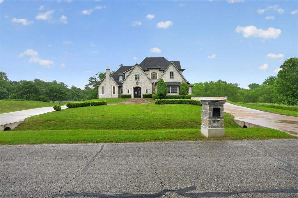 230 Oak Tree Drive, Waxahachie, TX 75165 Main Photo