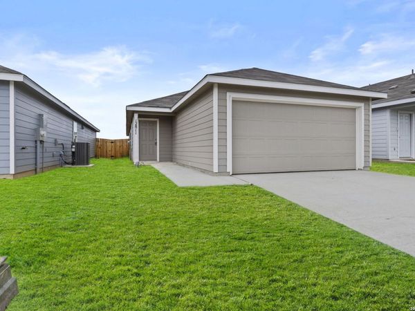 12811 Kathleen St, St Hedwig, TX 78152