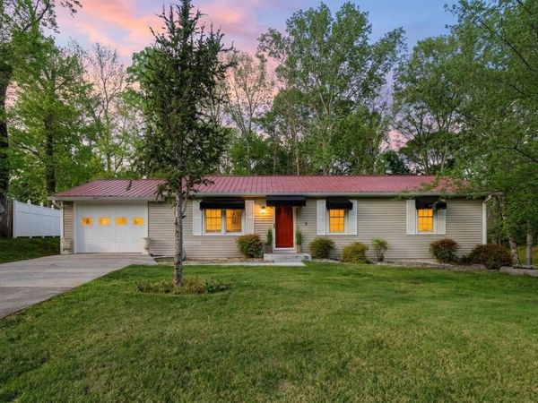 694 Castle Heights Road , Bowling Green, KY 42103