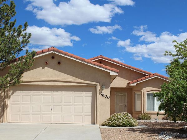 7600 W Calle Comodo NE, Albuquerque, NM 87113