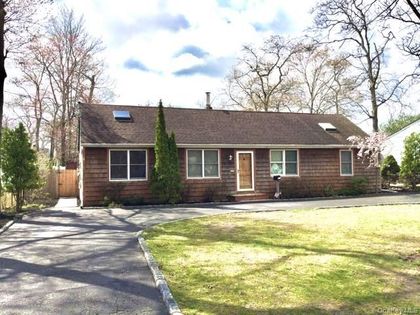 56 Gwendolyn Place East Islip, NY 11730