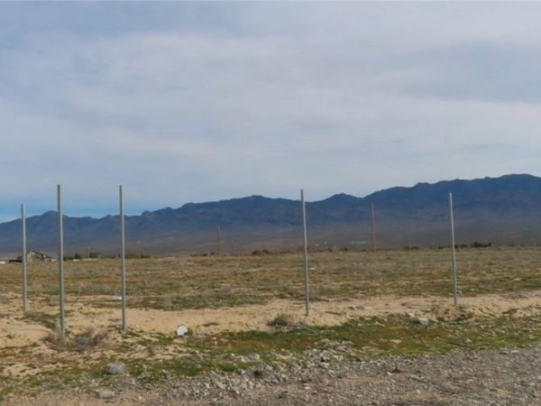 530 W Bell Vista Avenue , Pahrump, NV 89060