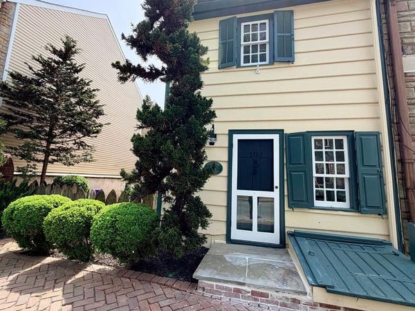 102 E UNION STREET , BURLINGTON, NJ 08016