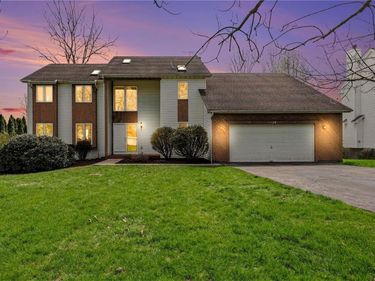 19 Royal Birkdale Court , Penfield, NY 14526