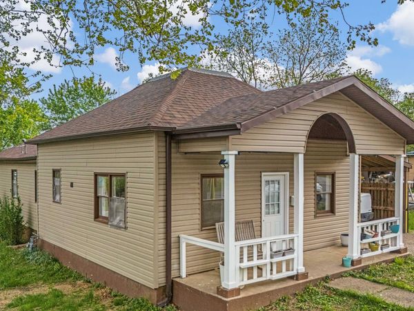 502 W 4th Street , Willow Springs, MO 65793