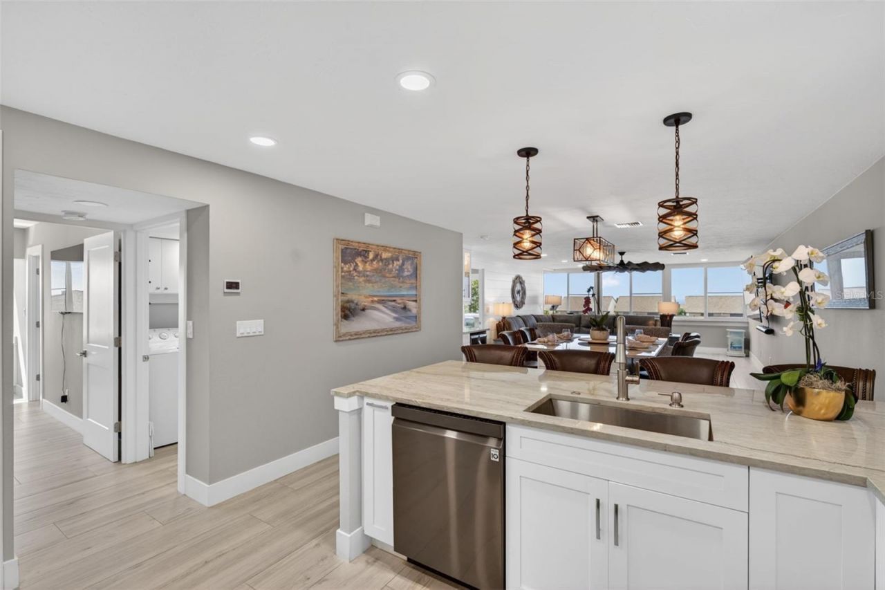 1080 W Peppertree Lane, Unit 305A, Sarasota, FL 34242 Photo