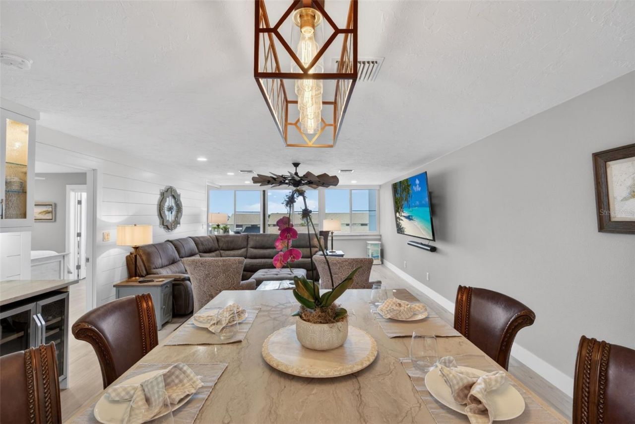 1080 W Peppertree Lane, Unit 305A, Sarasota, FL 34242 Photo