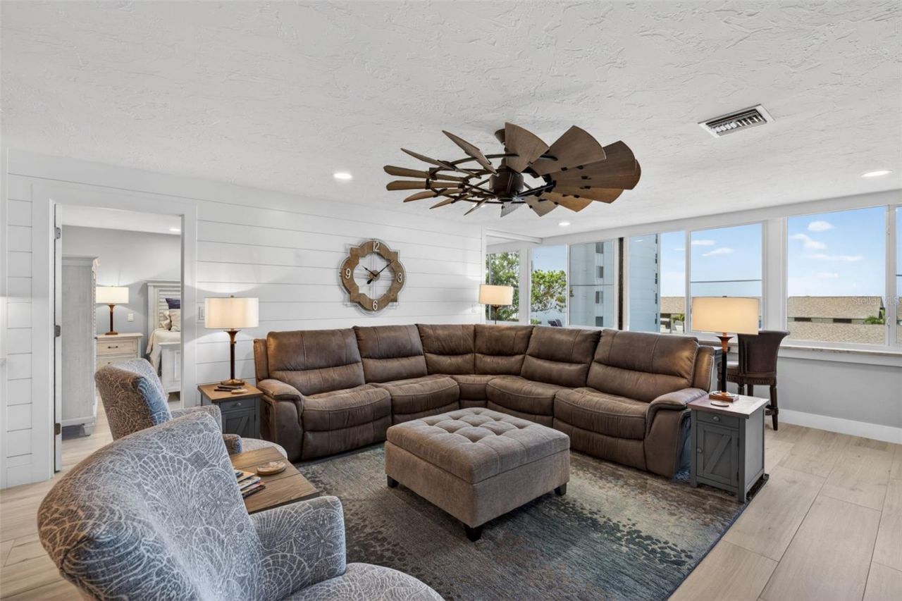 1080 W Peppertree Lane, Unit 305A, Sarasota, FL 34242 Photo