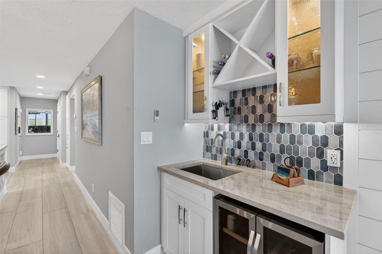 1080 W Peppertree Lane, Unit 305A, Sarasota, FL 34242 Photo