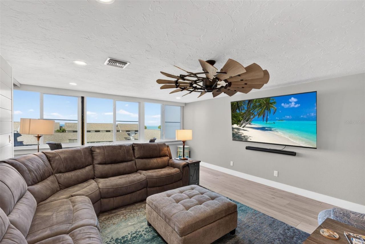 1080 W Peppertree Lane, Unit 305A, Sarasota, FL 34242 Photo