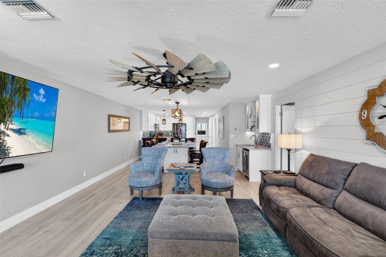 1080 W Peppertree Lane, Unit 305A, Sarasota, FL 34242 Photo