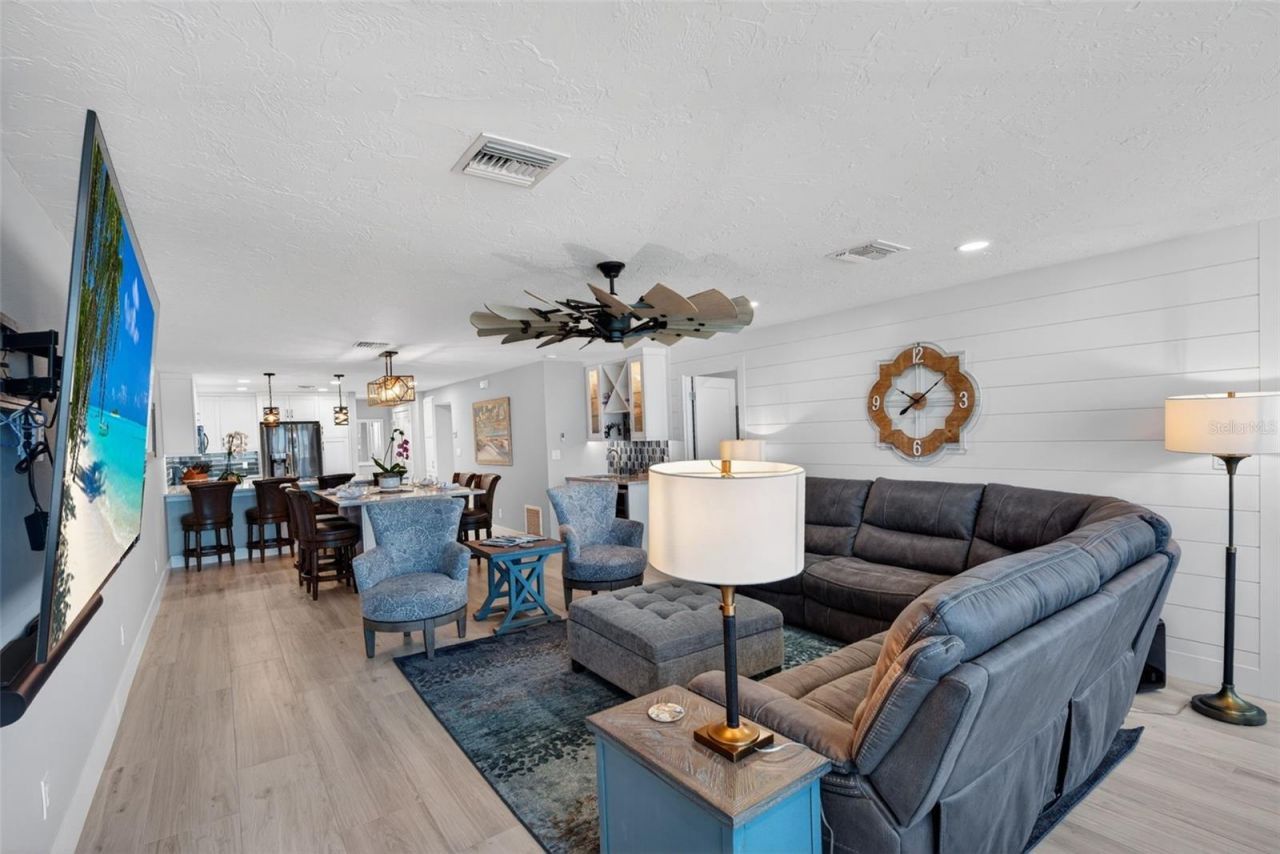 1080 W Peppertree Lane, Unit 305A, Sarasota, FL 34242 Photo