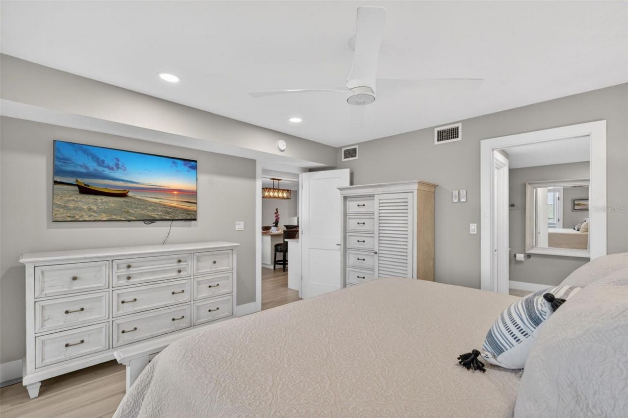 1080 W Peppertree Lane, Unit 305A, Sarasota, FL 34242 Photo