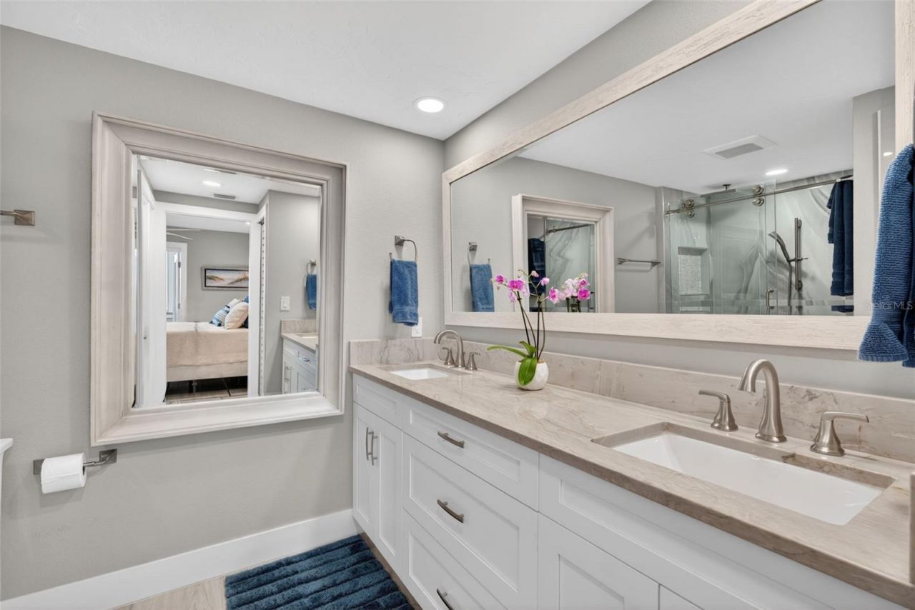1080 W Peppertree Lane, Unit 305A, Sarasota, FL 34242 Photo
