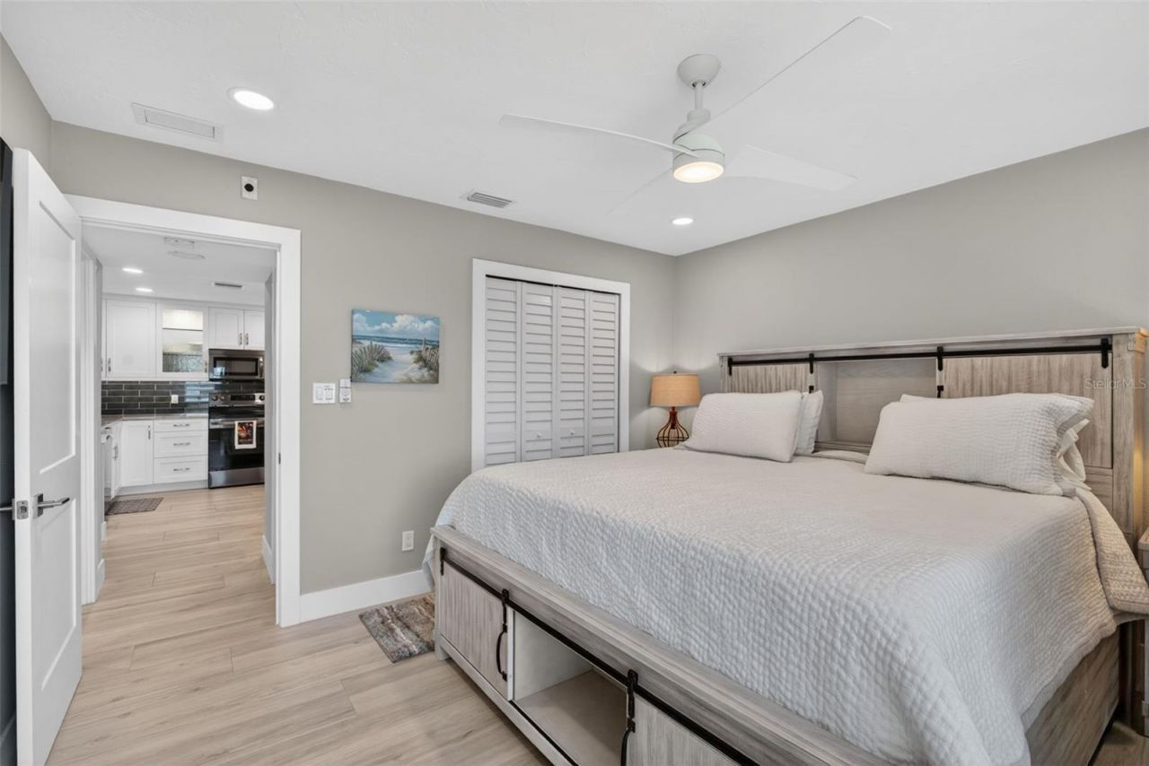 1080 W Peppertree Lane, Unit 305A, Sarasota, FL 34242 Photo