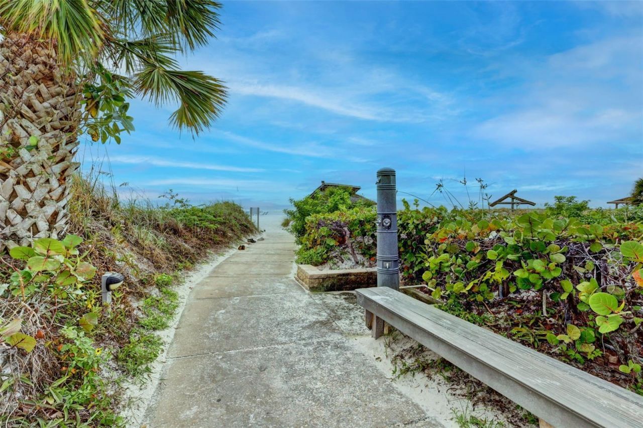 1080 W Peppertree Lane, Unit 305A, Sarasota, FL 34242 Photo