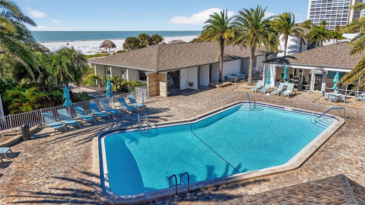 1080 W Peppertree Lane, Unit 305A, Sarasota, FL 34242 Photo