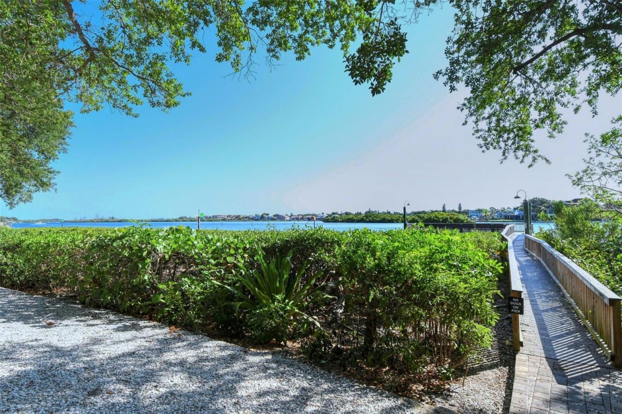 1080 W Peppertree Lane, Unit 305A, Sarasota, FL 34242 Photo