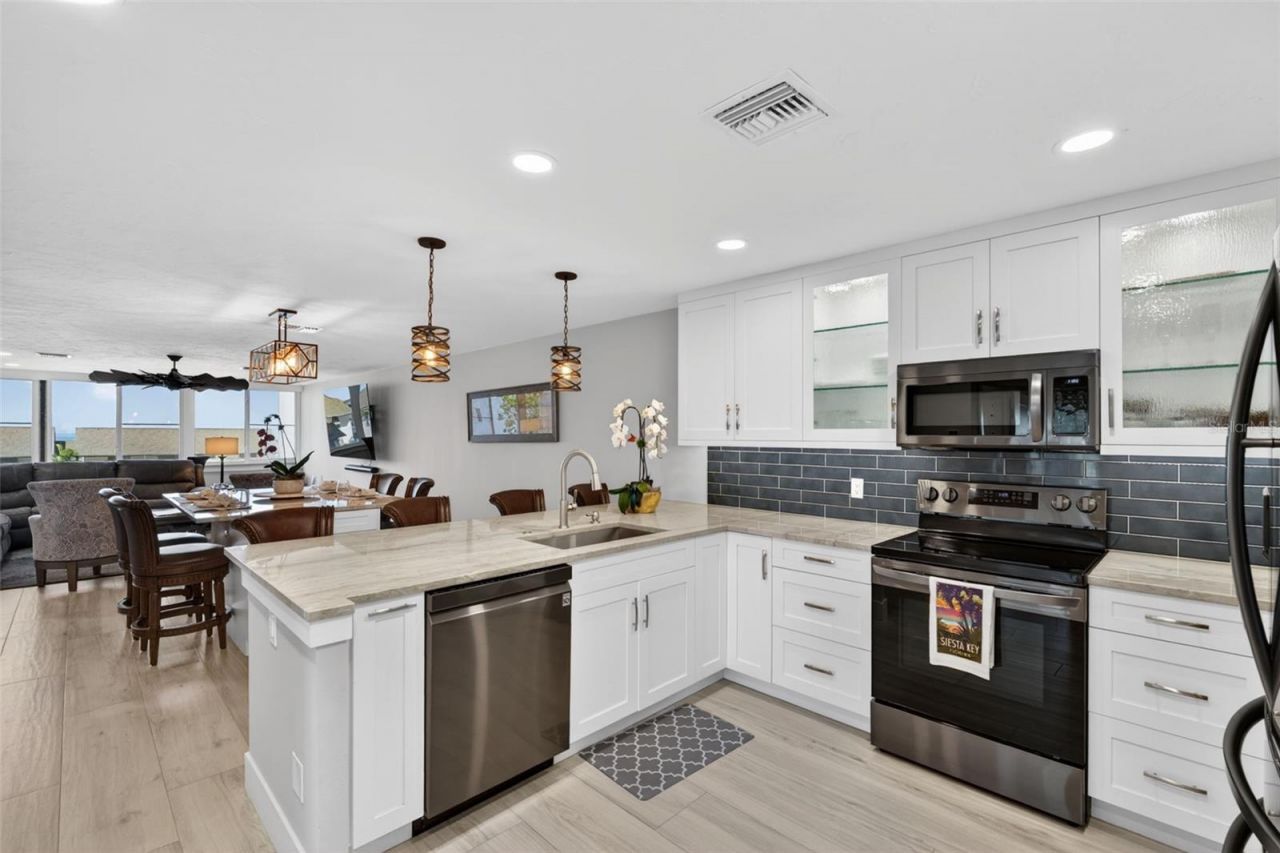 1080 W Peppertree Lane, Unit 305A, Sarasota, FL 34242 Photo