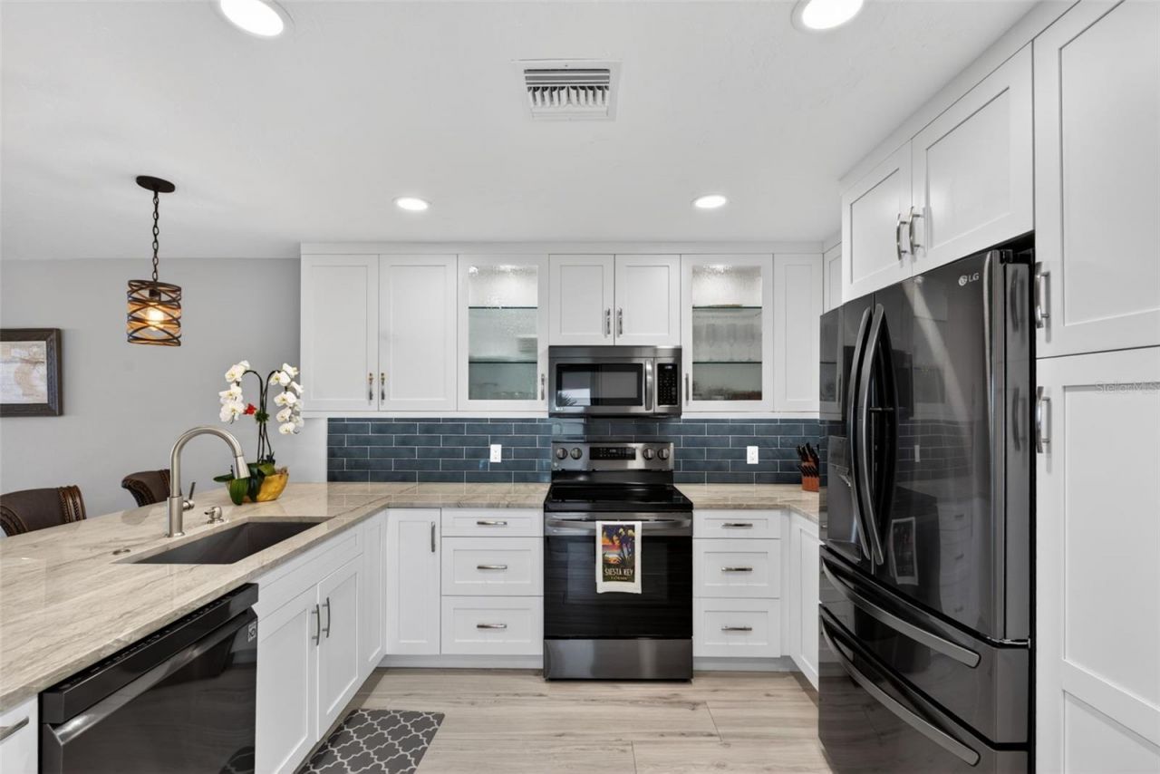1080 W Peppertree Lane, Unit 305A, Sarasota, FL 34242 Photo