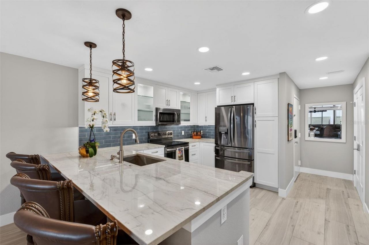 1080 W Peppertree Lane, Unit 305A, Sarasota, FL 34242 Photo