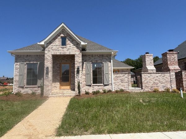 104 SOMERSETT, Starkville, MS 39759