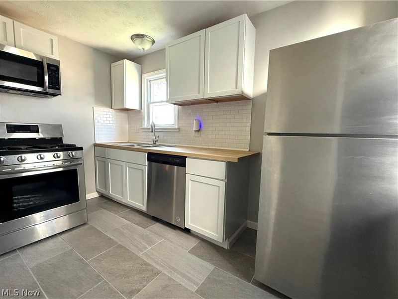 4606 Lincoln Avenue, Parma, OH 44134 Photo 2